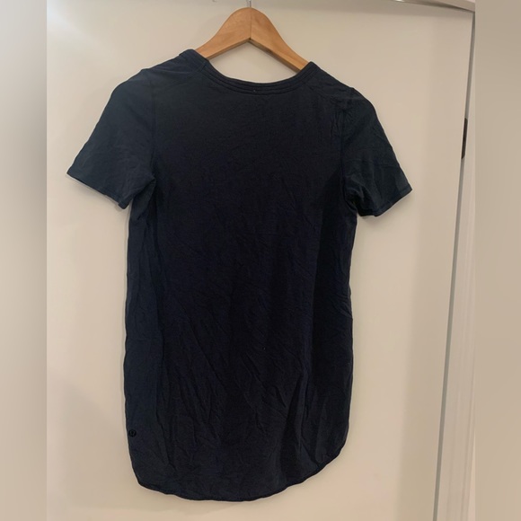 Likely a size 4 but could be a 6 (tagged removed), navy in colour - Picture 3 of 3